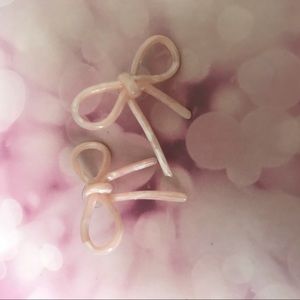 ❣️6/$20❣️ Pale Pink Bow Earrings - BaubleBar